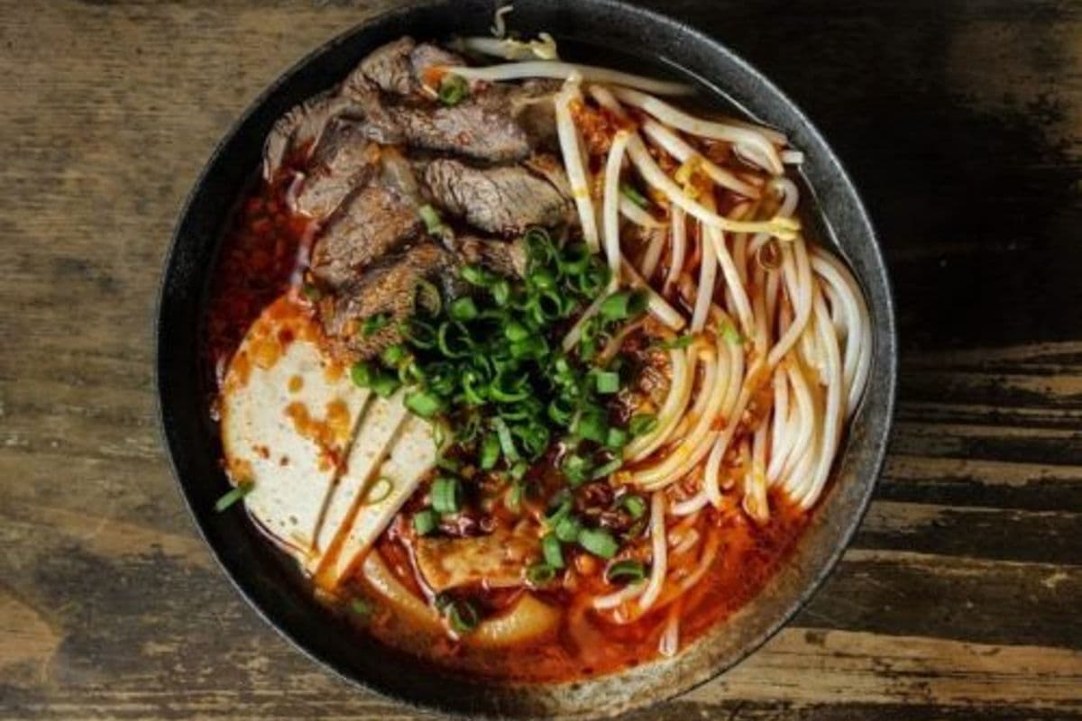 14. Rice Vermicelli Beef Noodle Soup / Bún Bò Huế (Spicy)