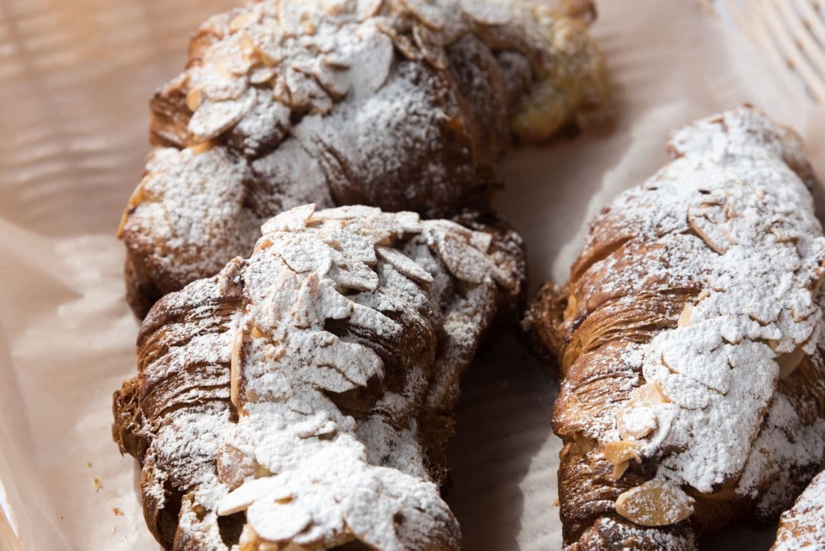 Almond Croissant (1 pc)