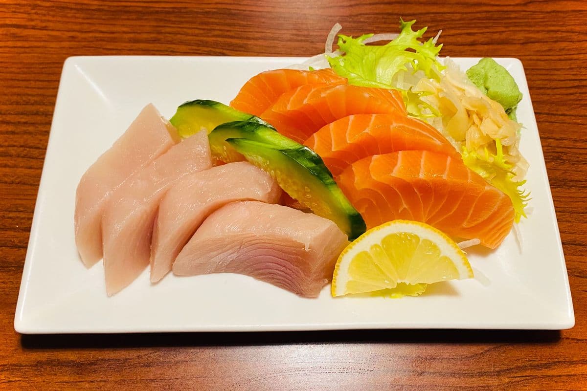 Tuna and Salmon Sashimi (8 pcs)