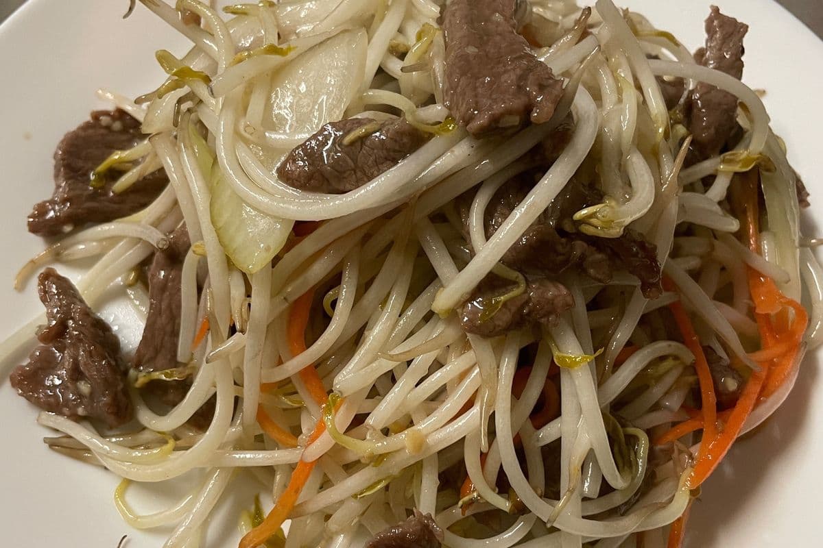 40. Chicken, Beef, or BBQ Pork Chop Suey