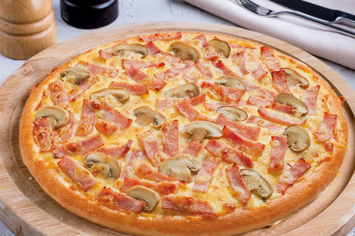 13" Mushroom and Bacon Pizza
