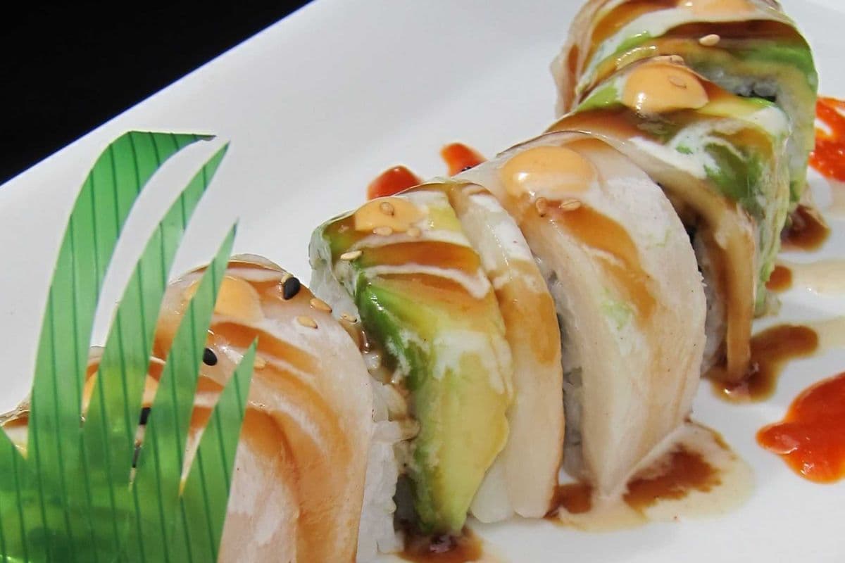 116. Snow Dragon Roll (9 pcs)