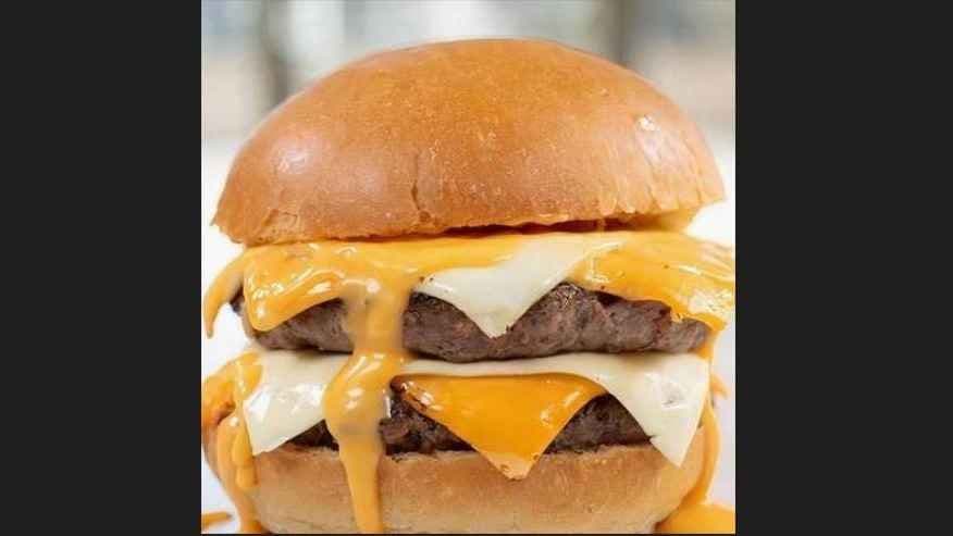 Triple Cheese Burger (4 oz)