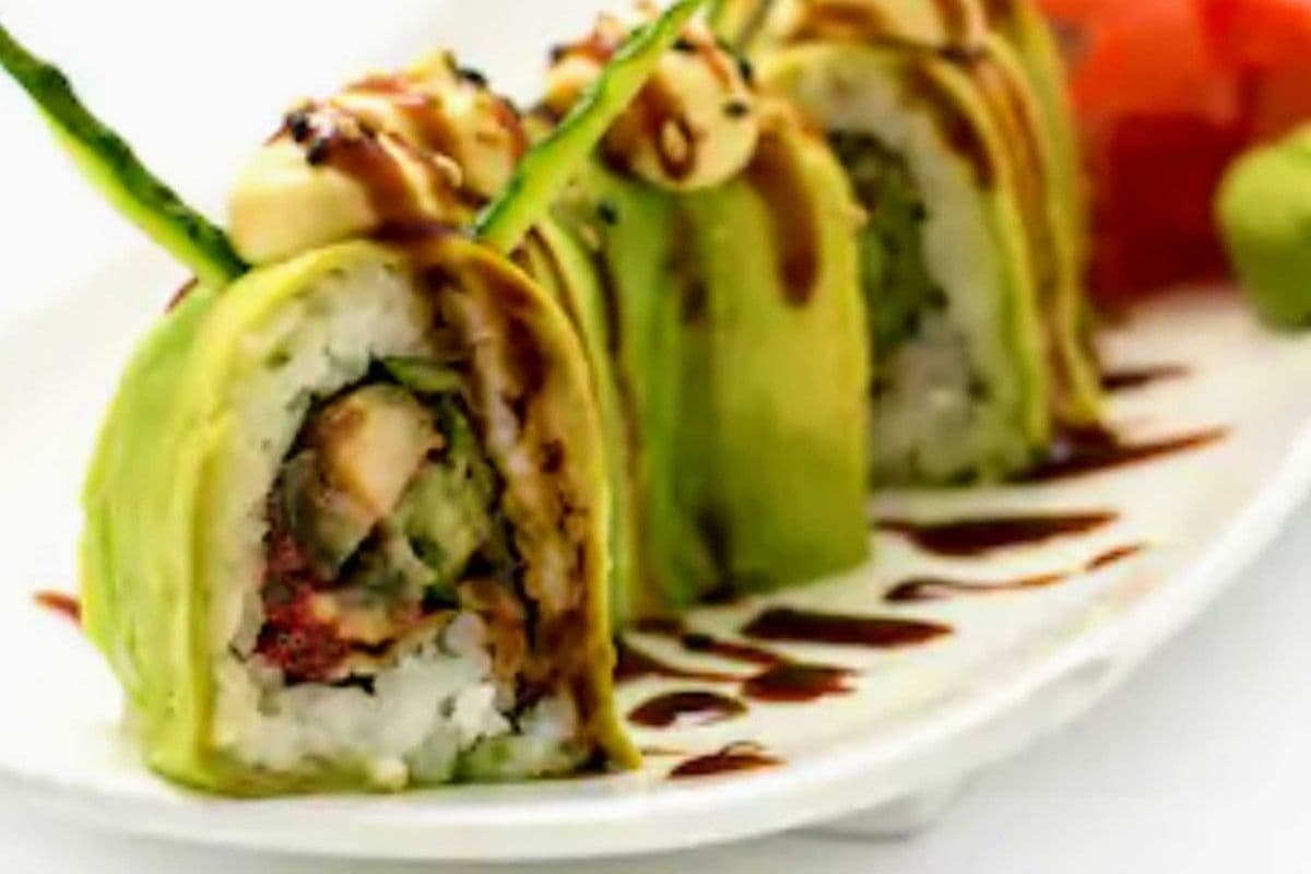 112. Green Dragon Roll (9 pcs)
