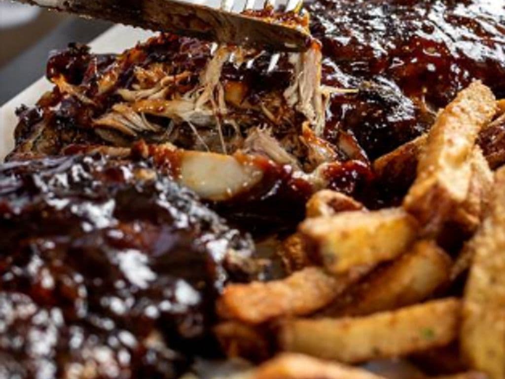 Full Rack of Ribs / Cote Levées Entieres