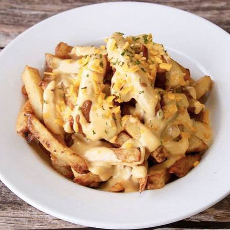 Petite Frites sauce fromagère / Small Fries with Cheese Sauce