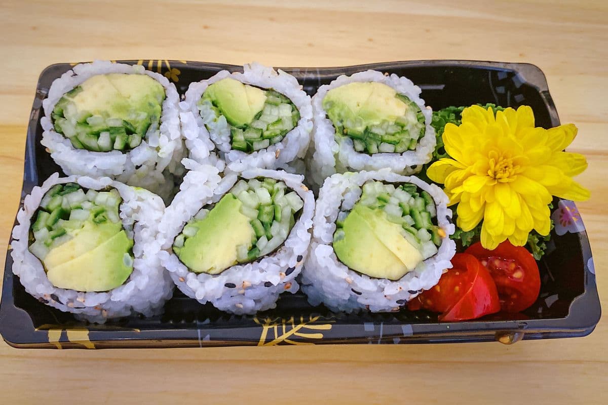 Avocado-Cucumber Roll (6 pcs)