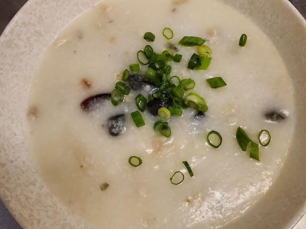 C1. 皮蛋瘦肉粥 Preserved Egg & Pork Congee
