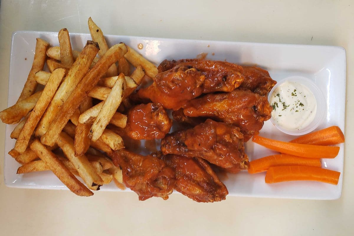 Jumbo Wings and Fries (10 pcs)