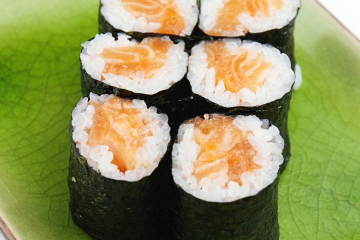 Salmon Maki Roll