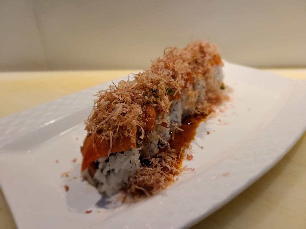 Salmon Tataki Roll