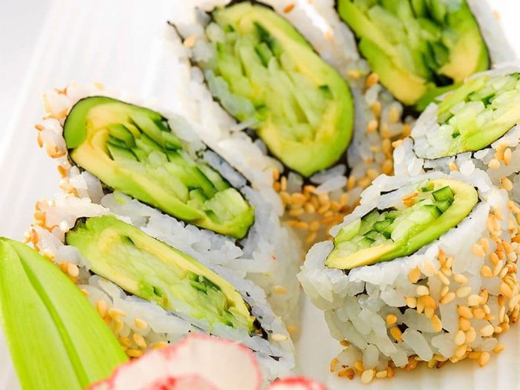 Cucumber Avocado Roll (6 pcs)