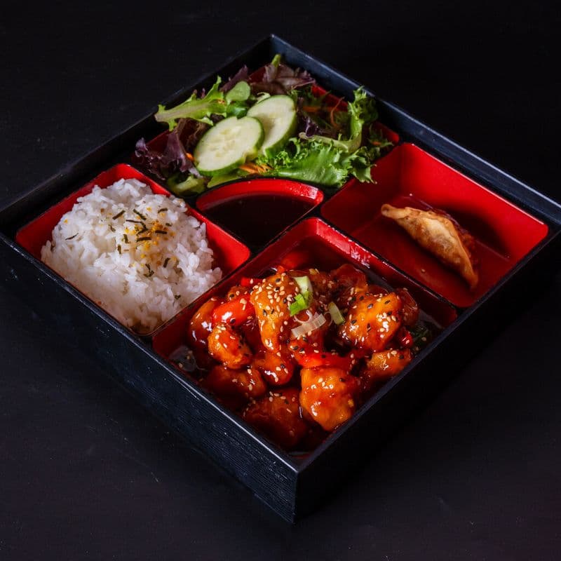Bento au poulet général Tao