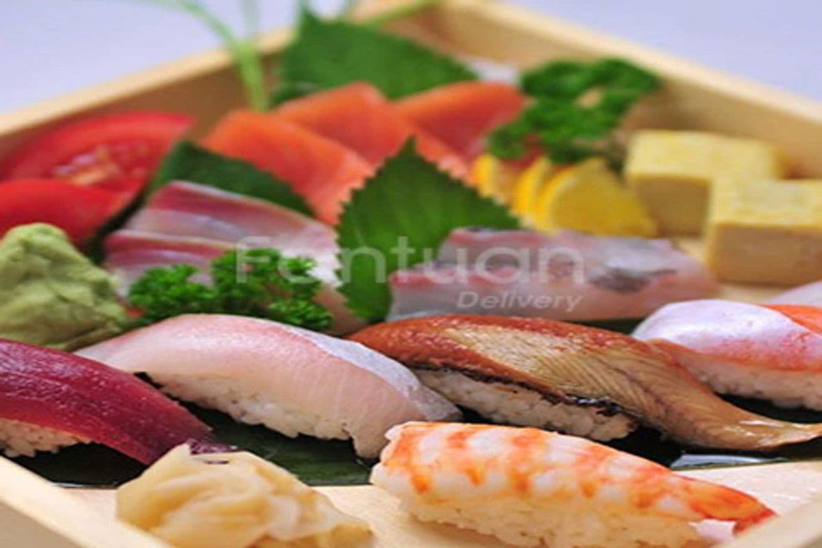 SS2. Medium Sashimi Sushi Maki Combo (62 pcs)