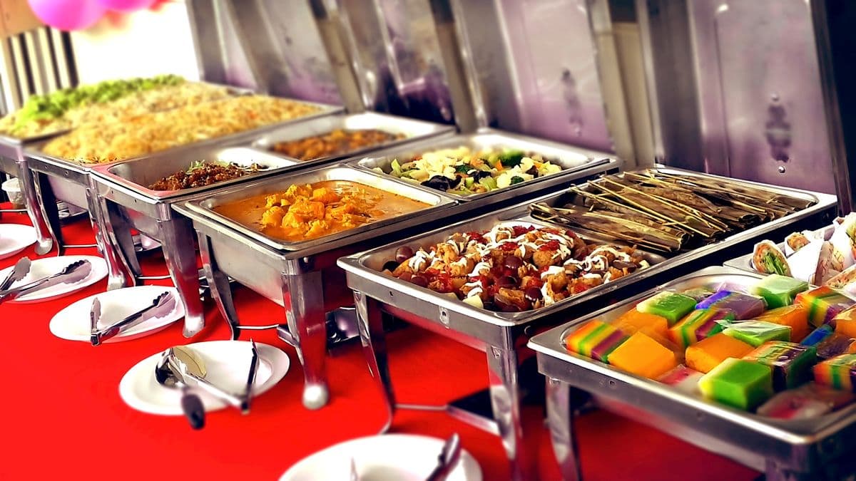 Package Three: Apps, Veg and Non-Veg - Serves Five People (12 Items)