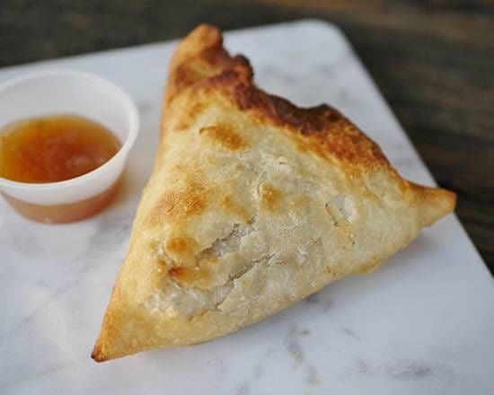 Veggie Samosa (140gm) (220 Cal)