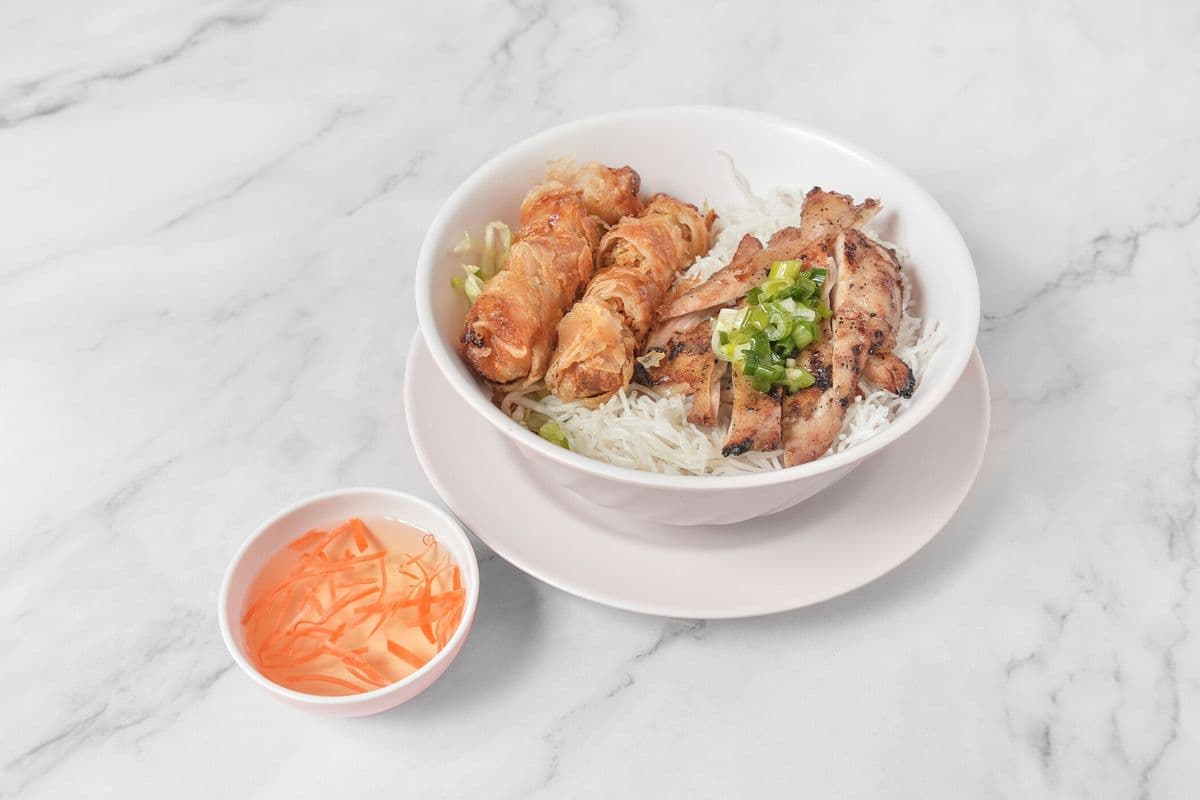 96. Vermicelli with BBQ Chicken Hai Nam and Spring Rolls