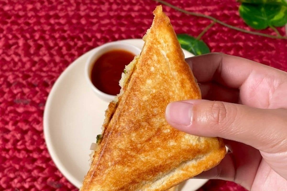 Cheese Aloo Matar Toast