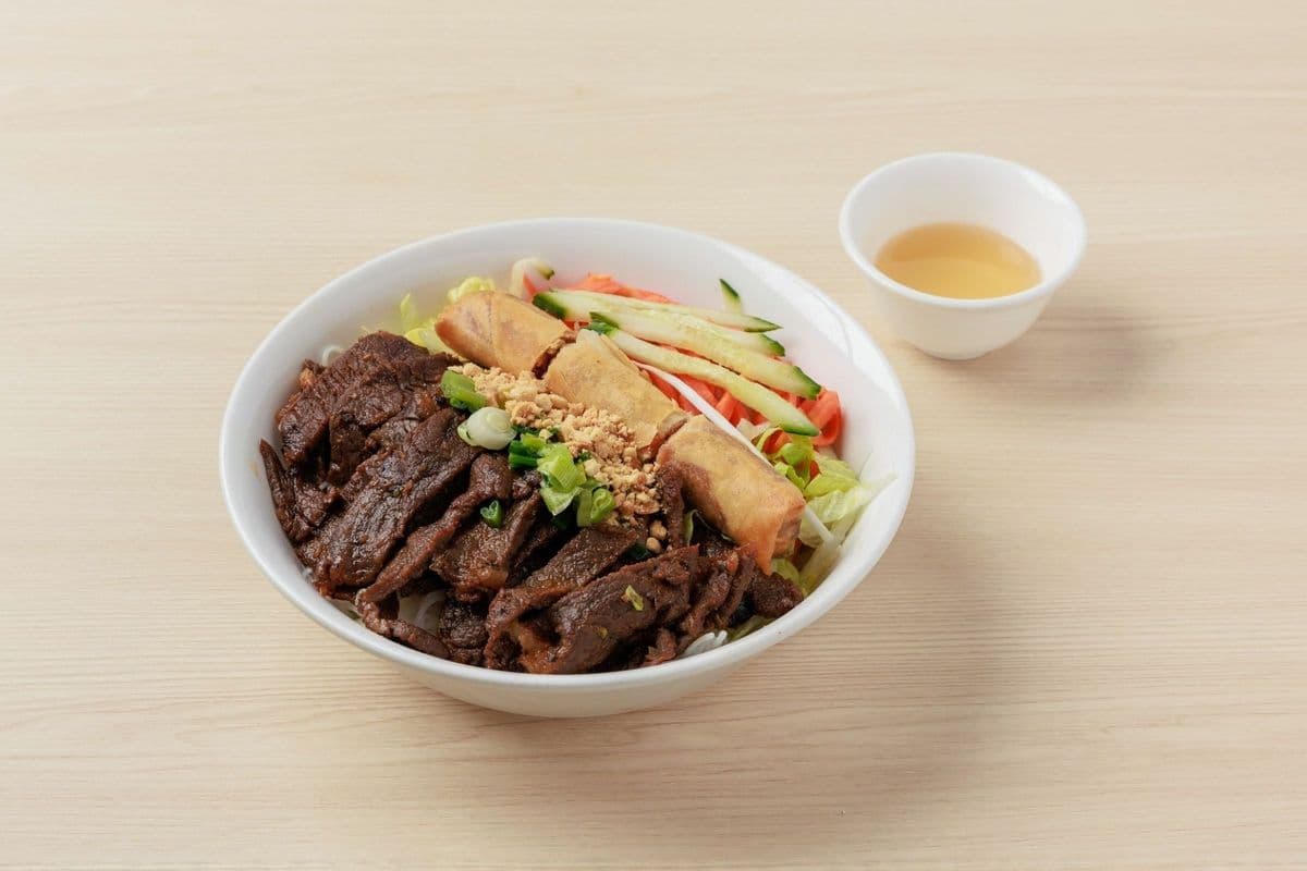 B7. Bun Bo Nuong Cha Gio (Grilled Beef and Spring Roll Vermicelli)
