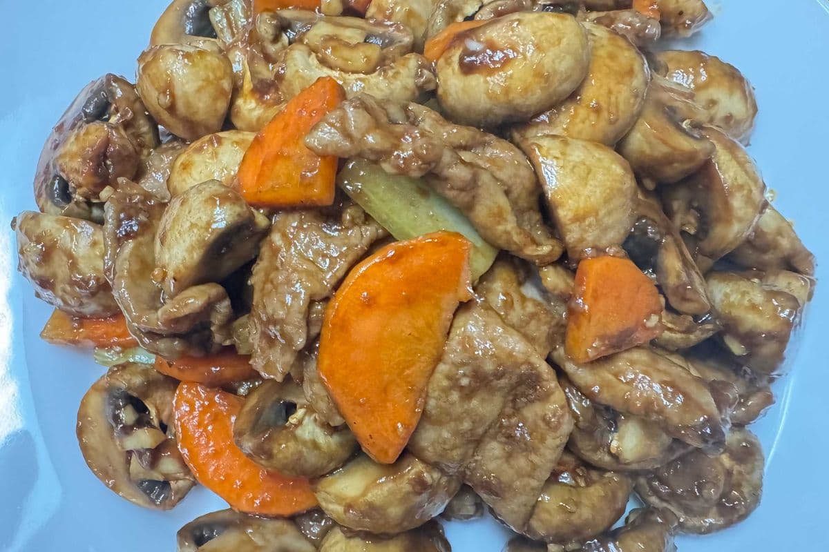 Beef with Mushrooms 牛肉炒蘑菇