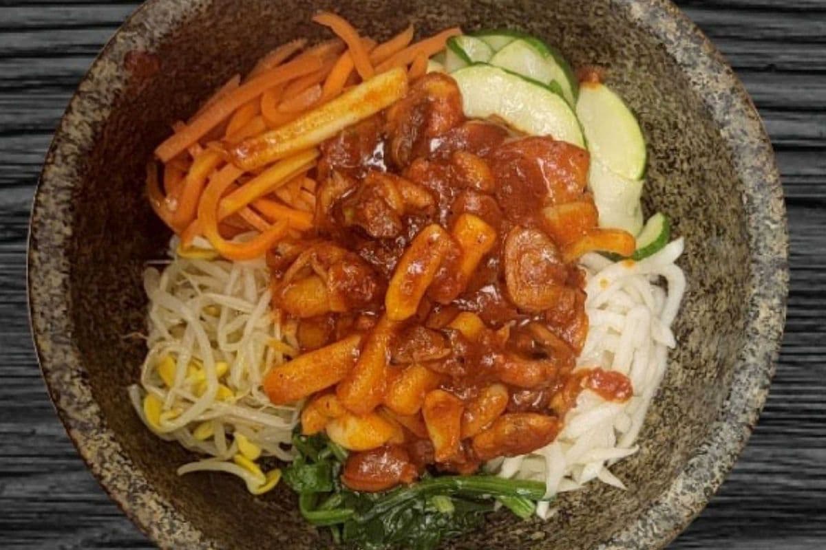B8. Seafood Bibimbab