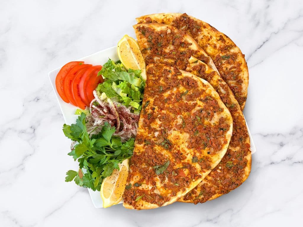 Lahmacun with Salad (2 pcs)