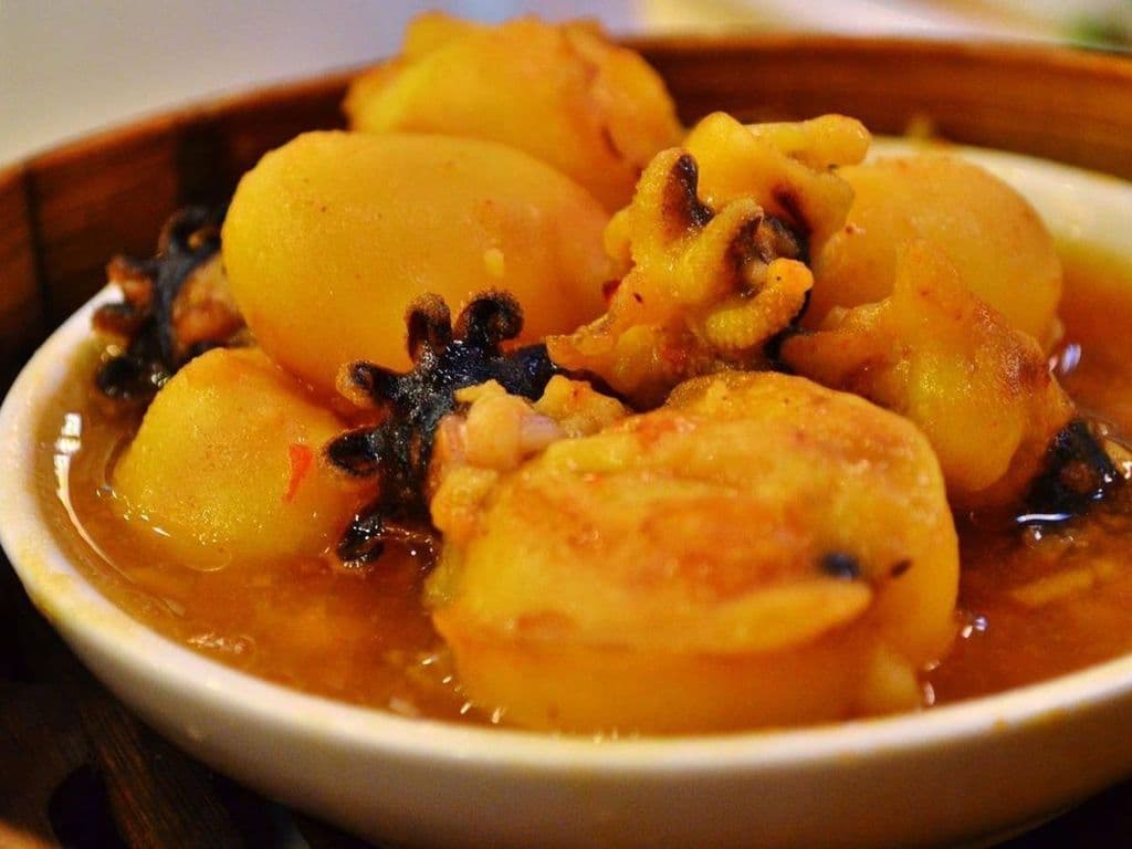 D12 Steamed Curry Squid