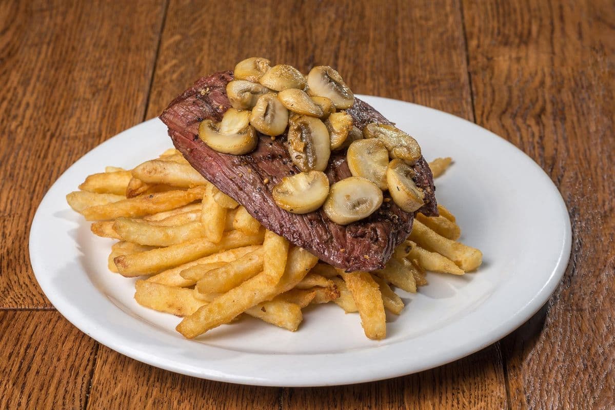 Steak et frites (8 oz) / Steak and Fries (8 oz)