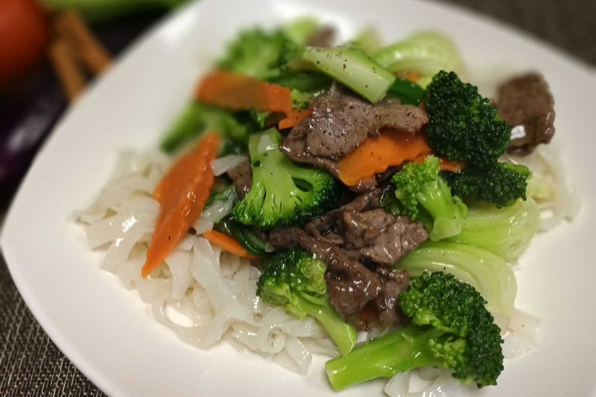 509. Hu Tieu Xao Bo Rau Cai Ap Chao