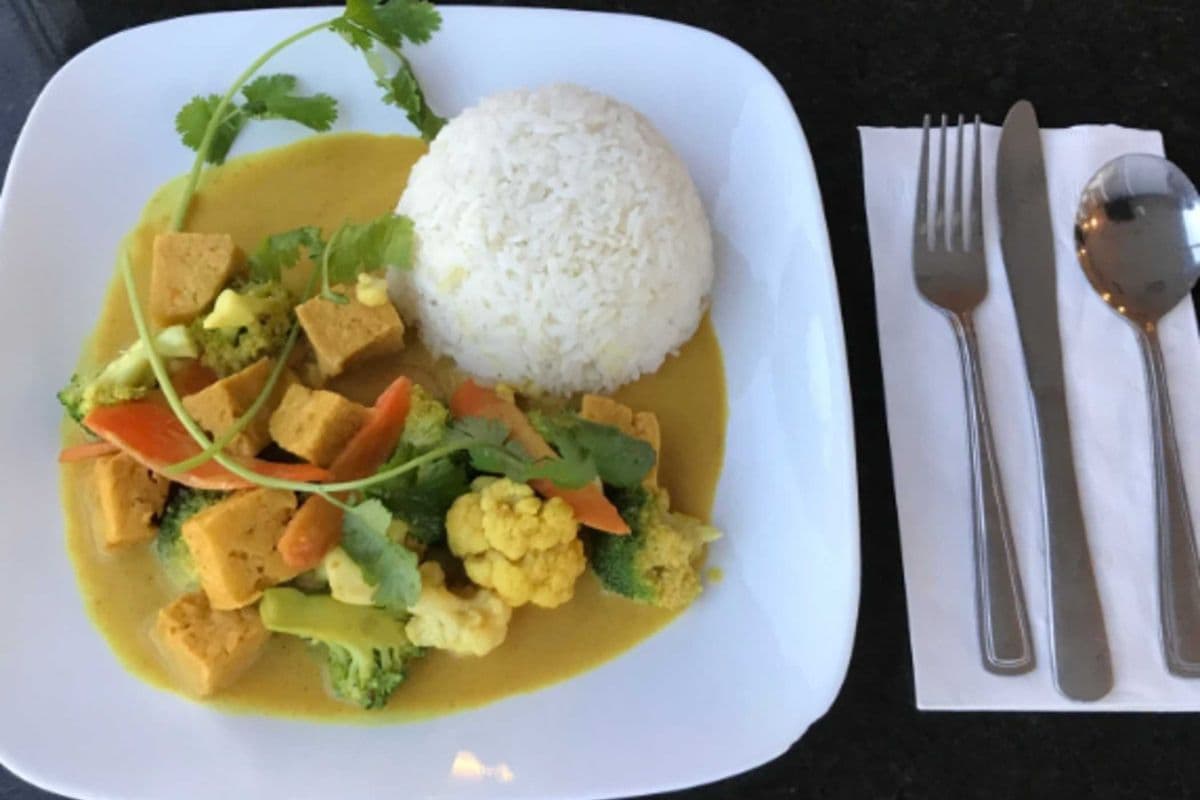 V5. Rice or Vermicelli with Stir-Fried Vegetables and Tofu in Curry Sauce - Com Hoac Bun Cai Xao Tau Hu Ca Ri Chay