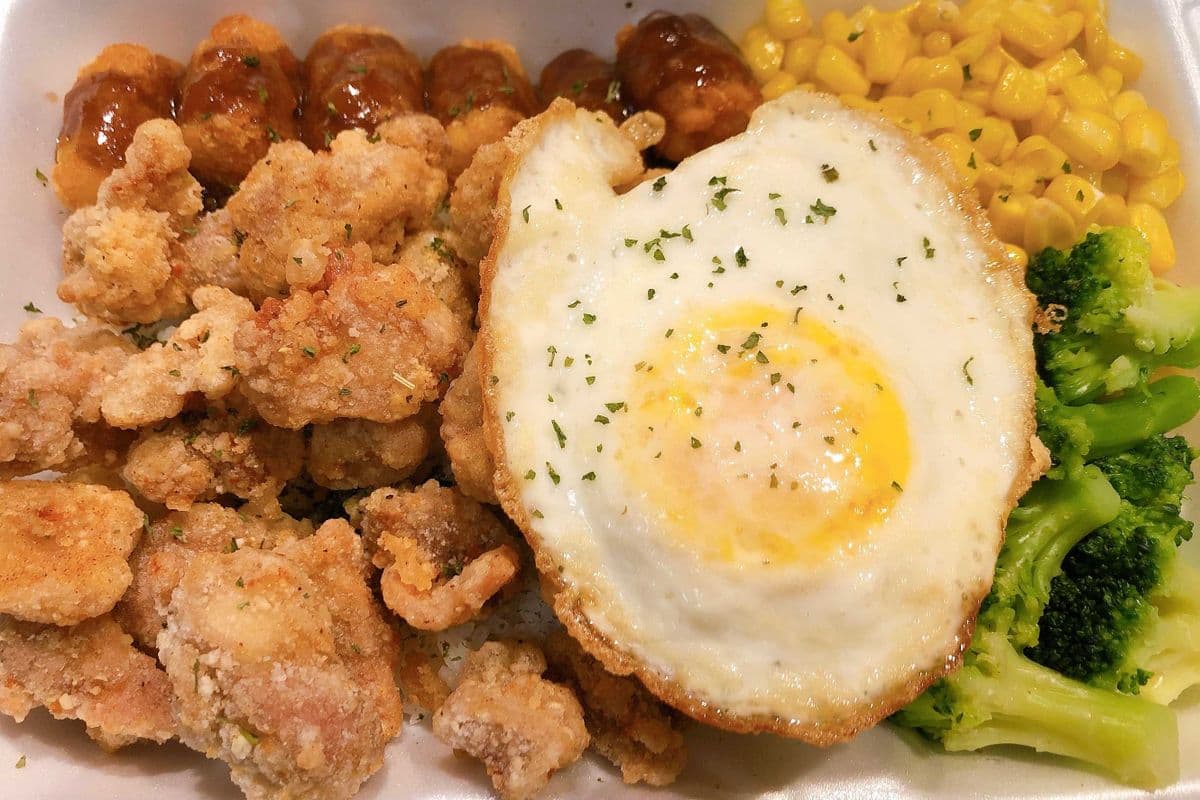 Taiwanese Popcorn Chicken Rice (with egg) 鹽酥雞飯