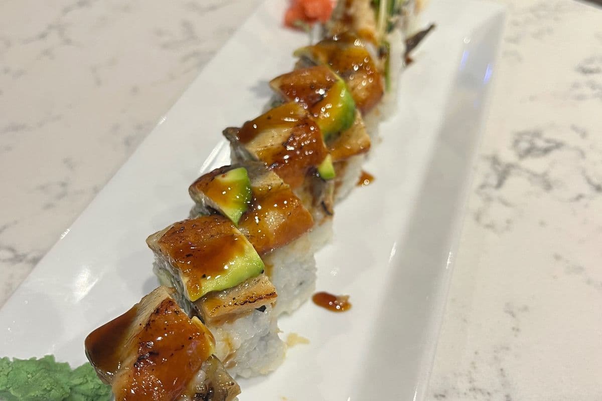 801. Black Dragon Roll (8 pcs)