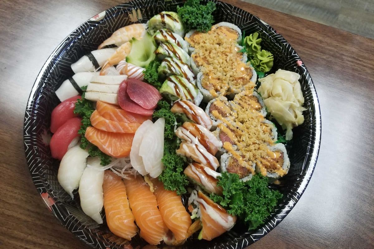Maki, Sushi, Sashimi Tray (46 pcs)