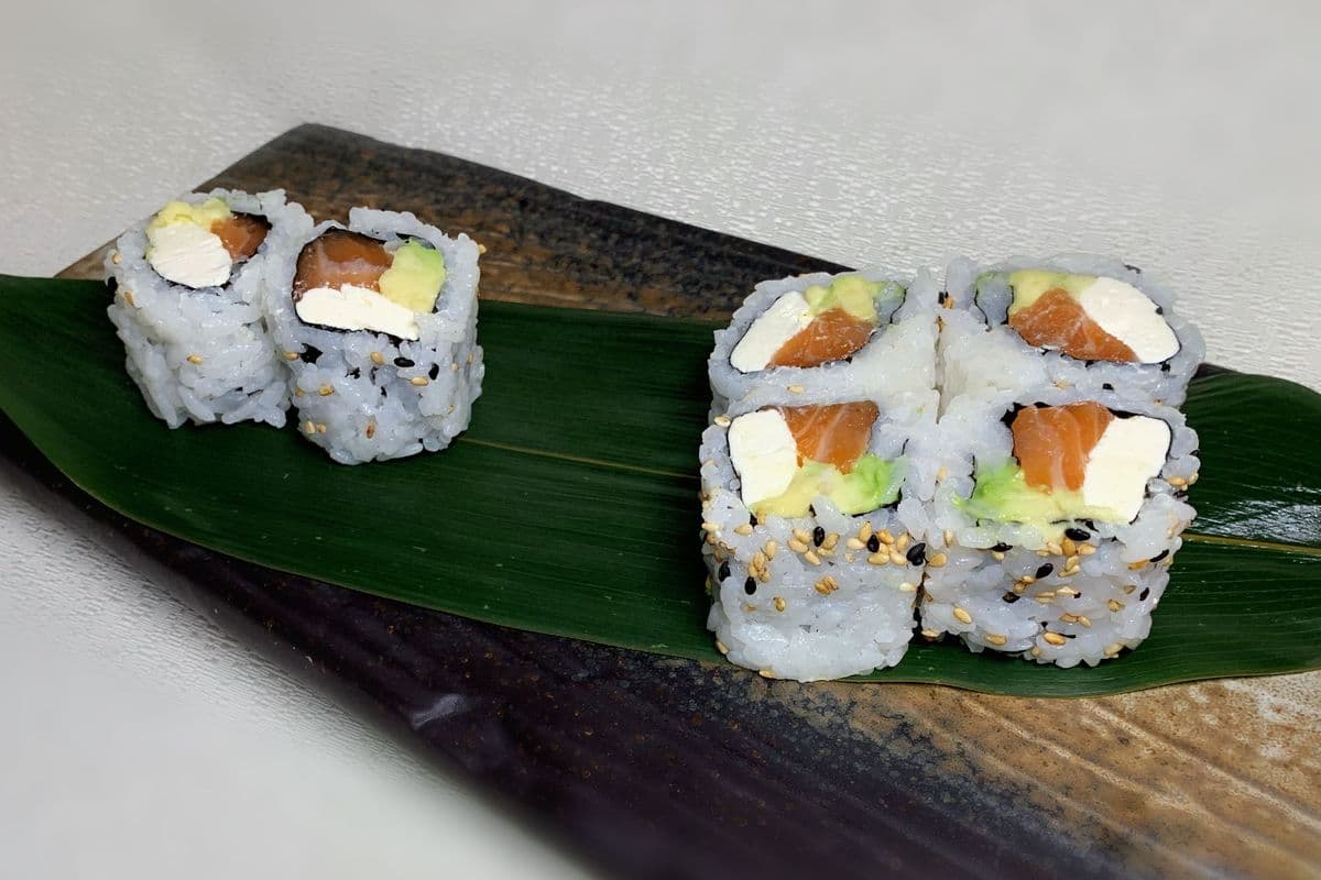 55. Salmon Cheese Roll (6 Pcs)