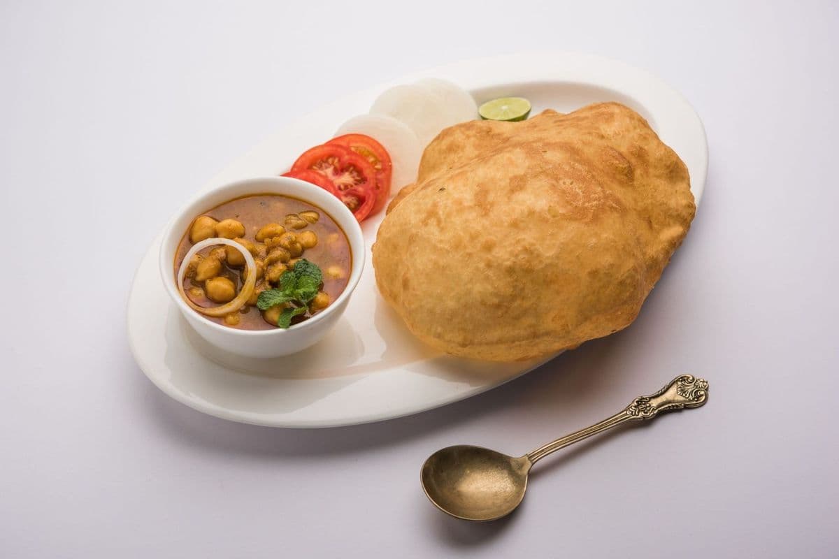 Chole Bhature with Gulabjamun