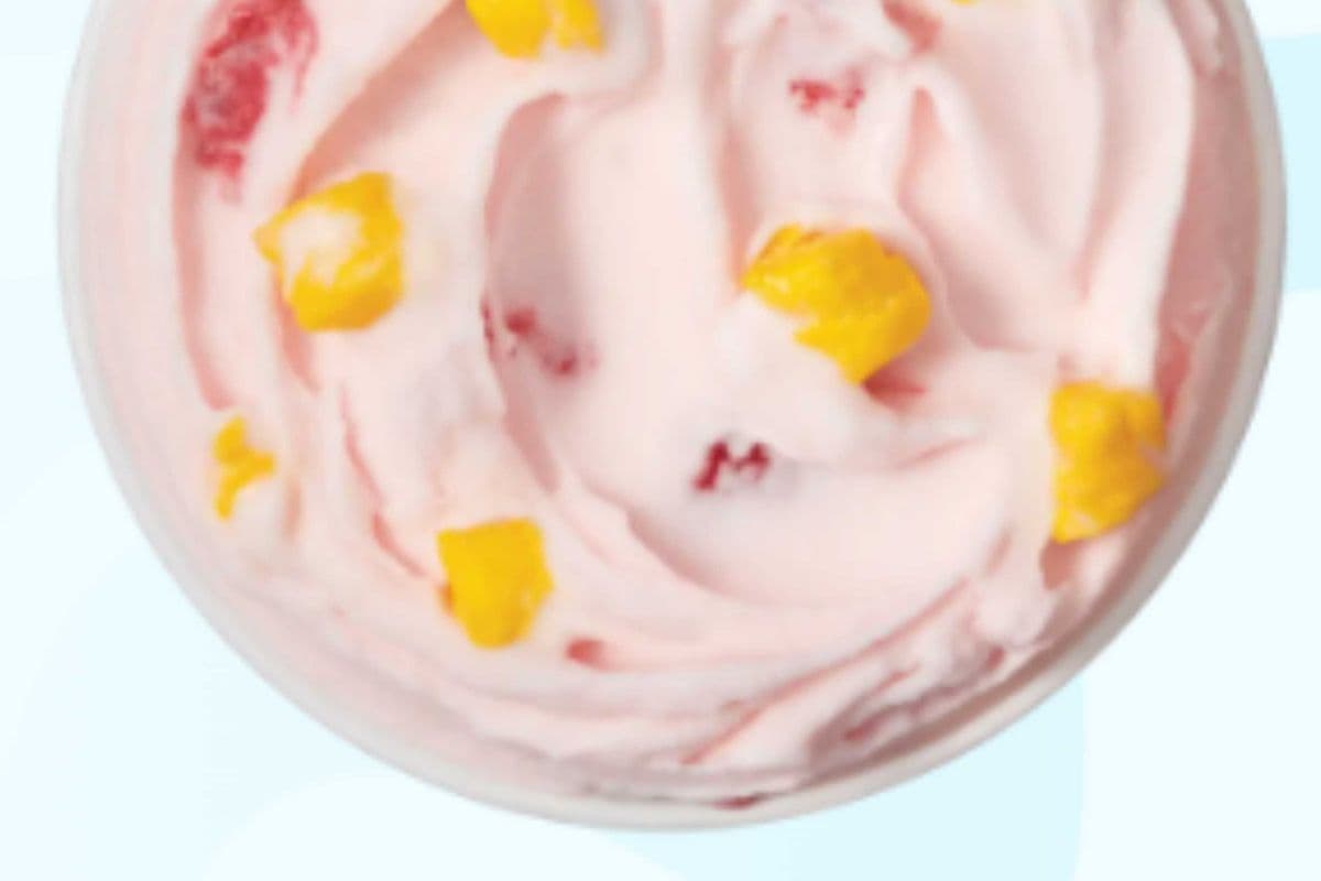 New! Strawberry Mango-flavored Mochi Blizzard® Treat