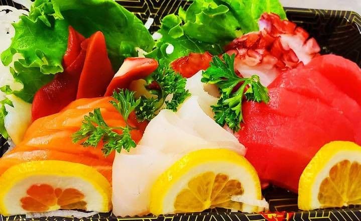 409. Mixed Sashimi Boat (20 Pieces)