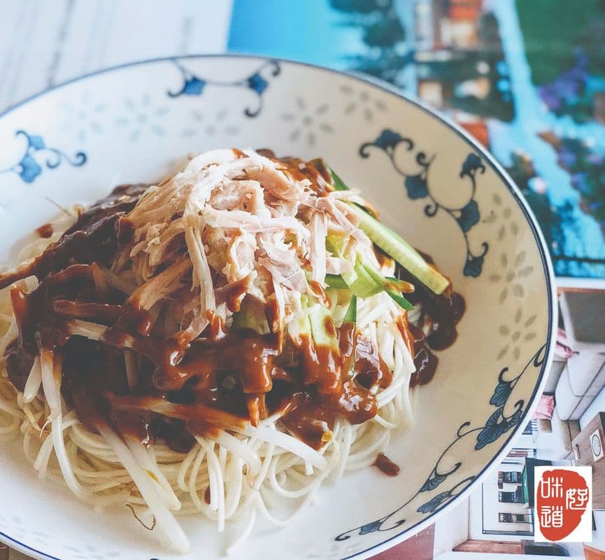 Sesame and Peanut Style Hand Pulled Cold Noodle with Chicken