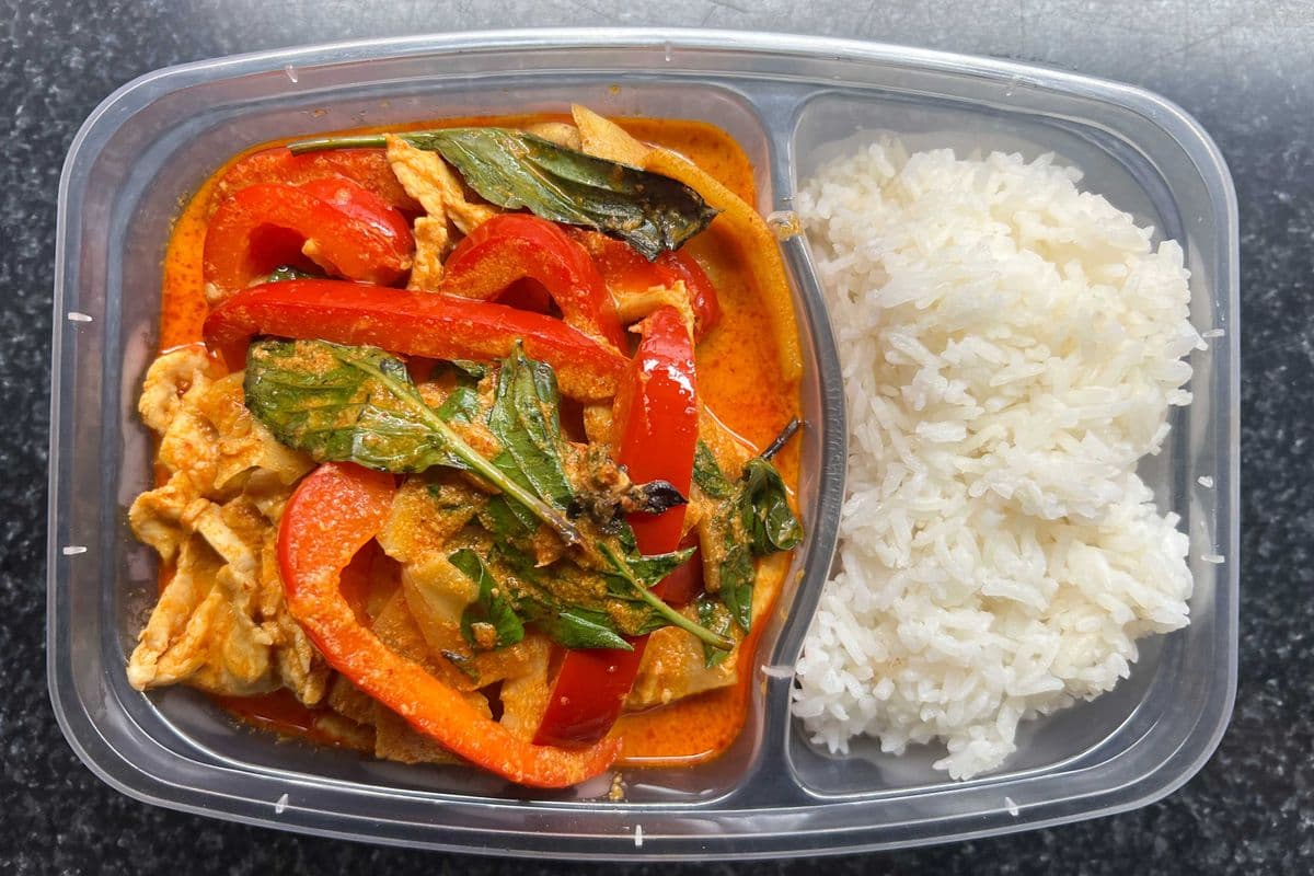 Gaeng Gai (A.K.A Thai Red Curry Chicken) [REFRIGERATED, COLD]