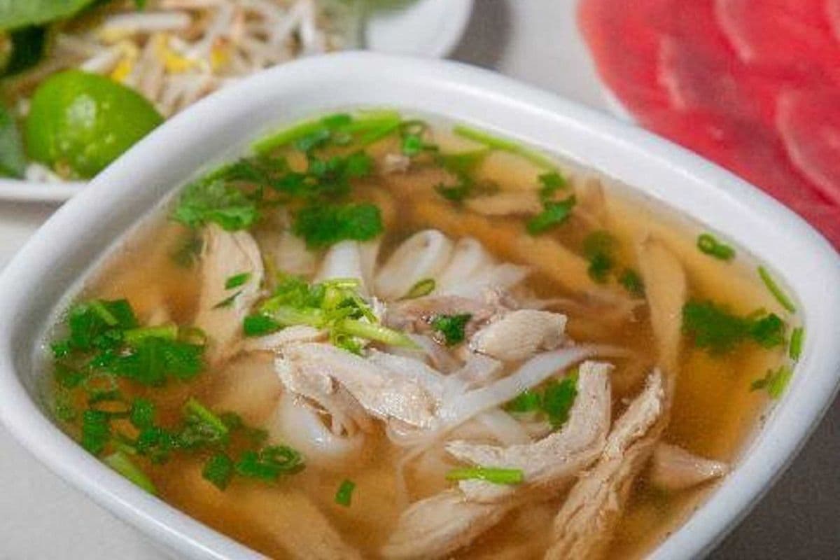 116 - Shredded Chicken Noodle Soup （鸡丝粉） - Pho Ga