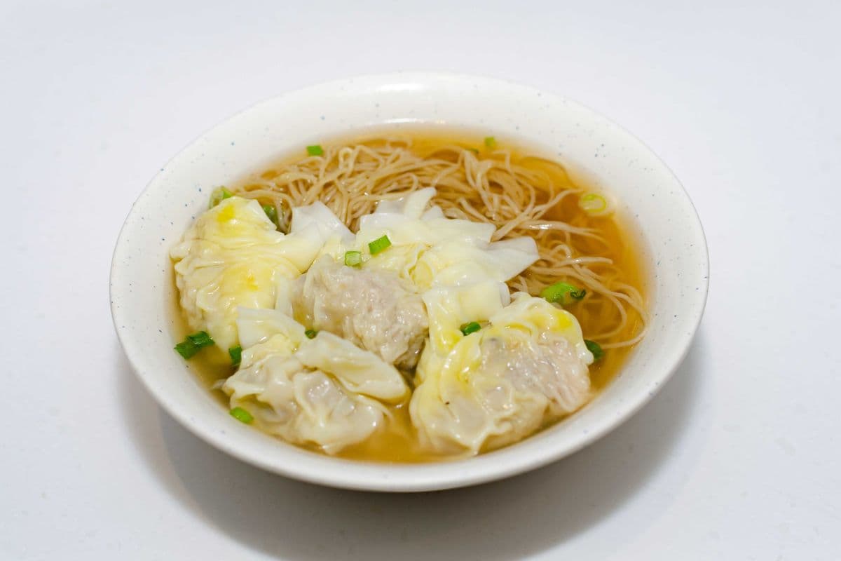 157 Shrimp and Meat Dumpling with Noodle in Soup 鮮蝦水餃麺