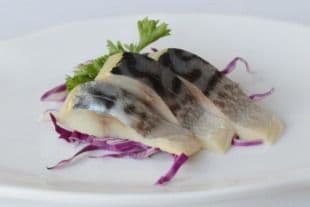 J10. Shimesaba Sashimi (3 pcs)