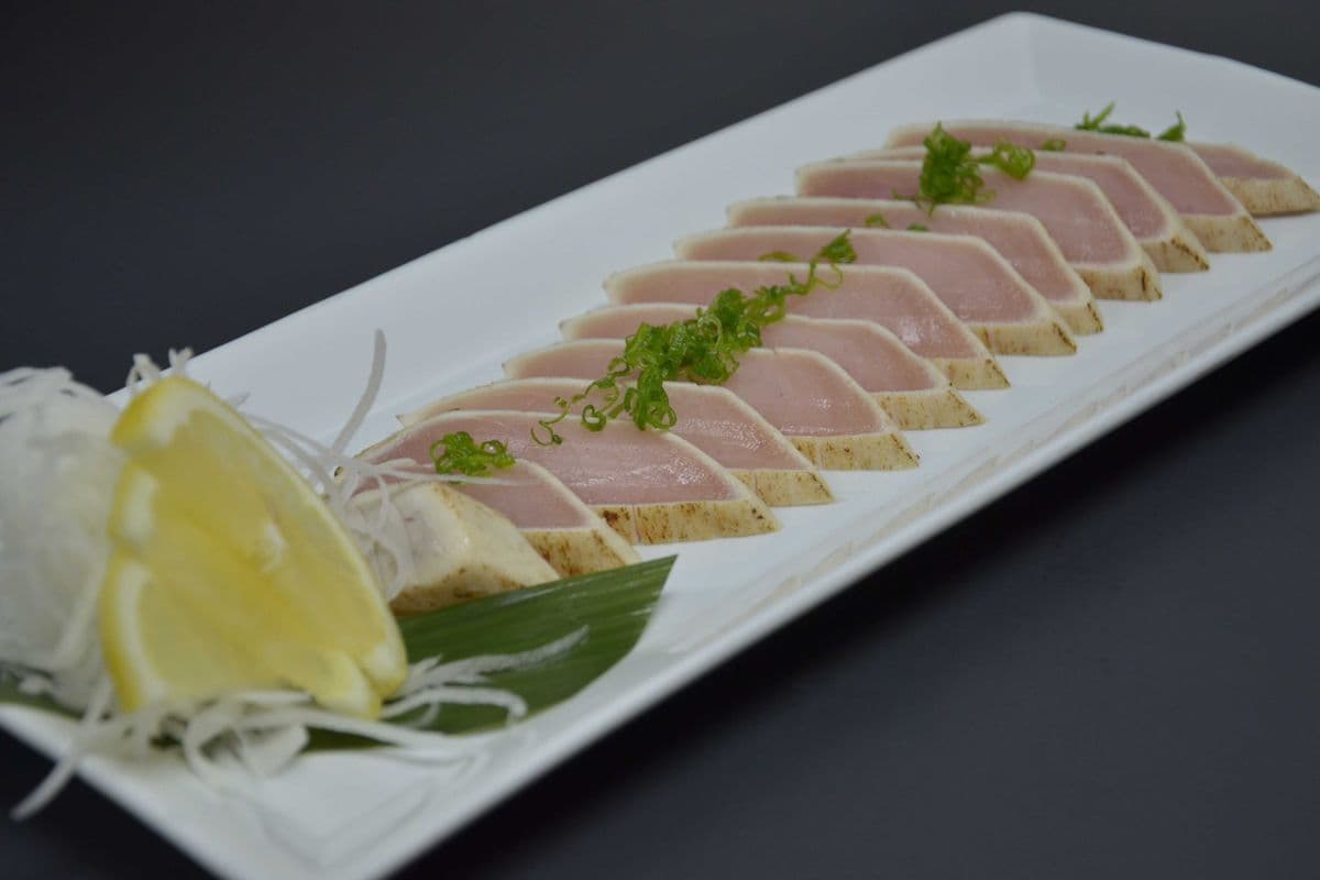 Small Tuna Tataki Sashimi