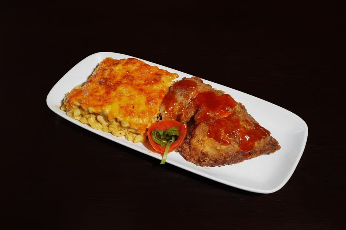 Macaroni and Cheese with Fried Chicken