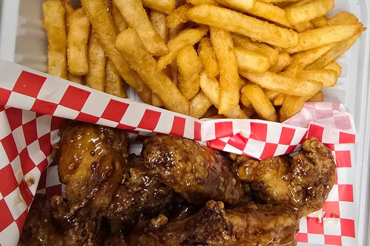 1 lb wings with fries