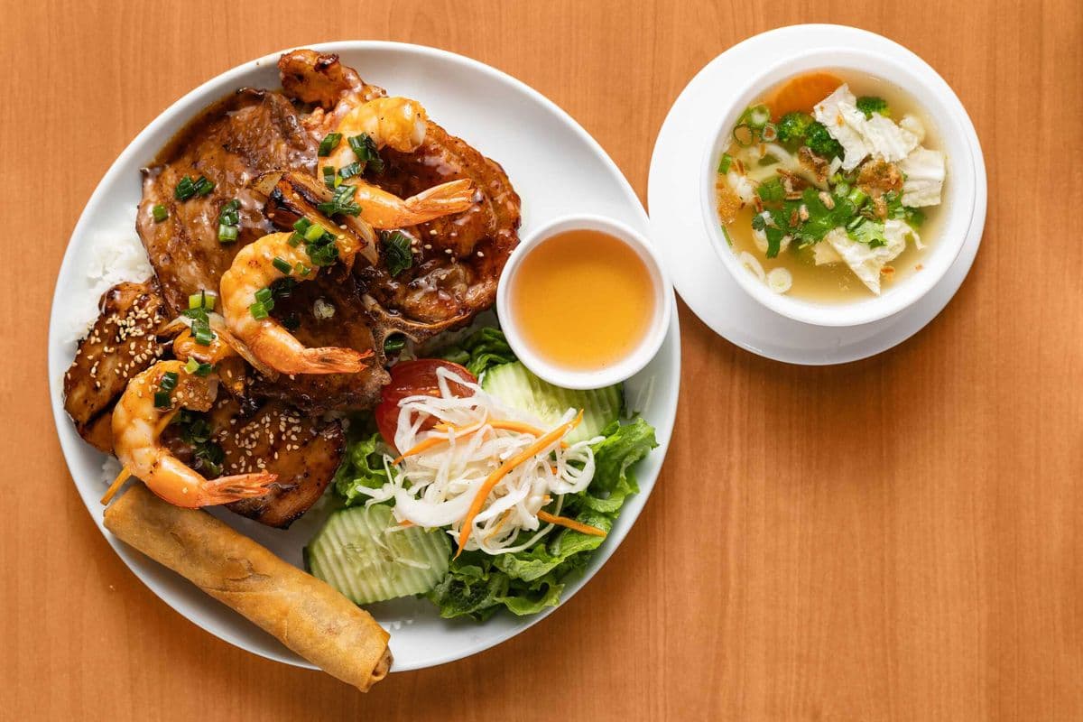 E. Combo mixte Grillades ( poulet, boeuf, porc et crevettes)