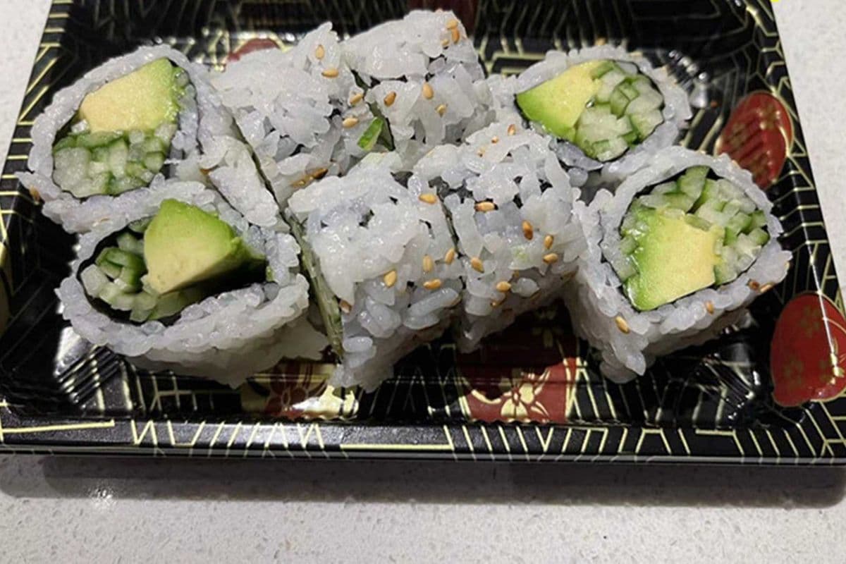 074 Cucumber and Avocado (8 pcs)
