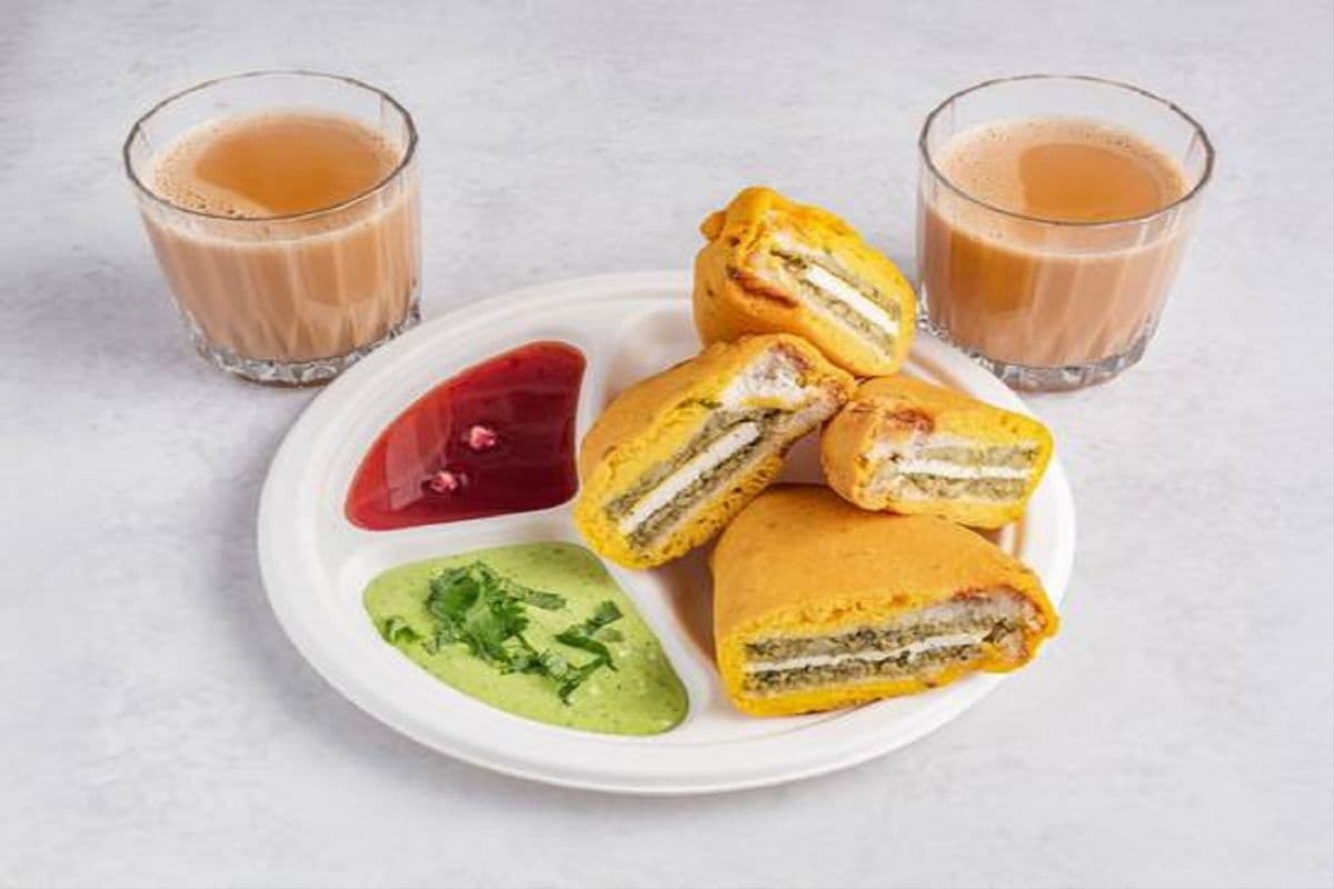 Two Bread Pakora and Two Indian Chai - Combo