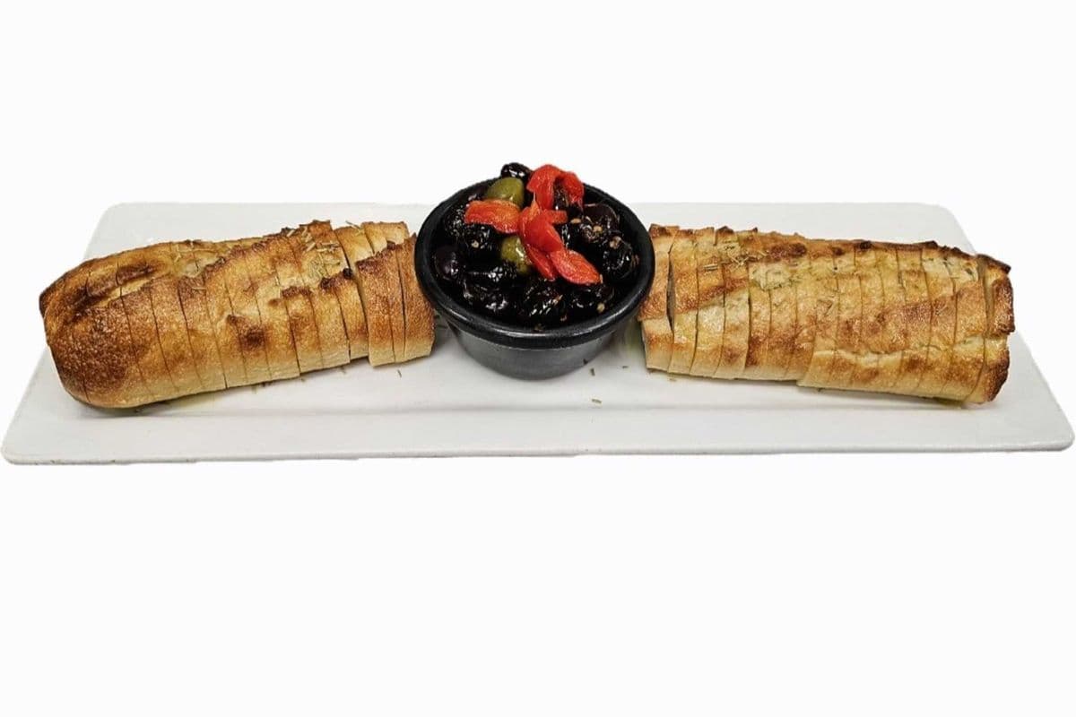 PANE E OLIVE / Bread And Olives