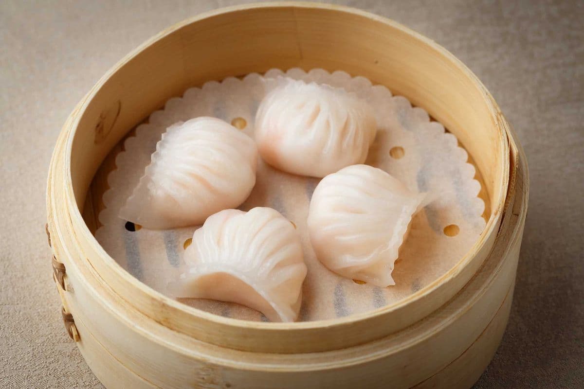Steamed Shrimp Dumpling (Har Gow) 蝦餃皇 (6)